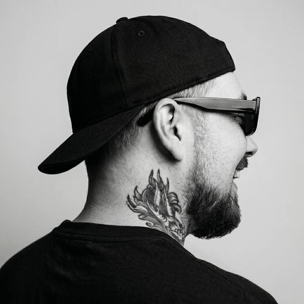 FLUKEY, photographed in profile